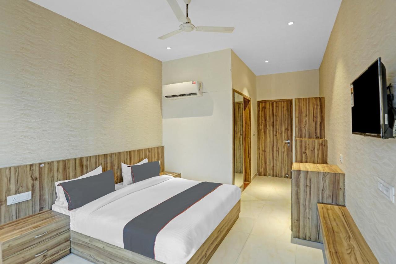 Hotel Collection O 85238 Tulika Garden Izatnagar Zewnętrze zdjęcie